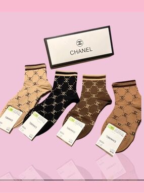 Unisex CHANEL Logo Ankle Socks in Beige, Black & Brown 4 pairs